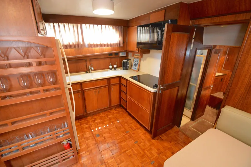 Slide: The Image of Hatteras 53 Motor Yacht 1979 - 27