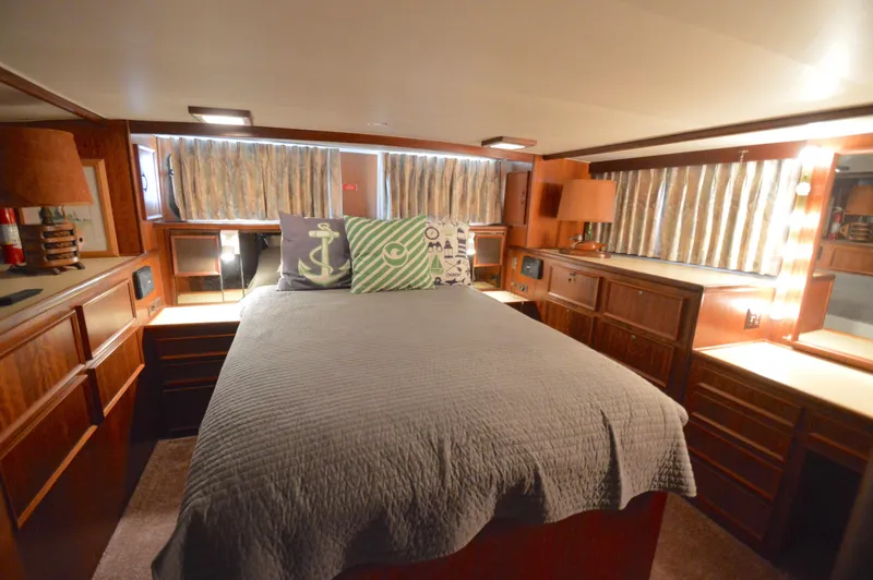 Slide: The Image of Hatteras 53 Motor Yacht 1979 - 48