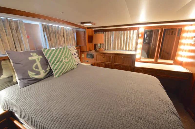 Slide: The Image of Hatteras 53 Motor Yacht 1979 - 50