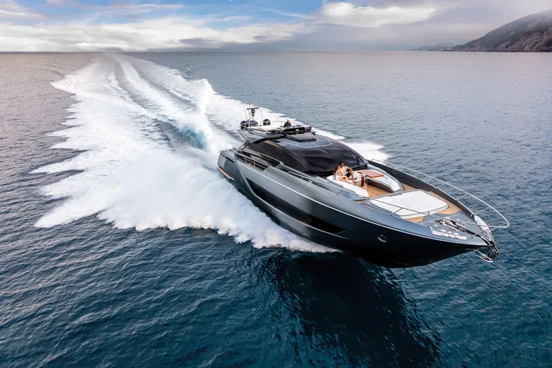 Slide: The Image of Riva 88' Folgore 2027 - 4