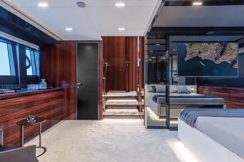 Slide: The Image of Riva 88' Folgore 2027 - 41