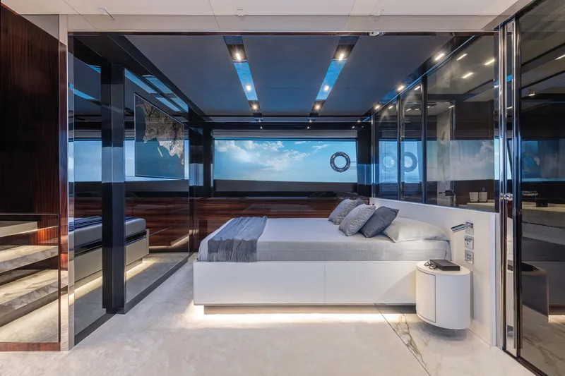 Slide: The Image of Riva 88' Folgore 2027 - 43