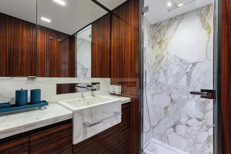 Slide: The Image of Riva 88' Folgore 2027 - 44