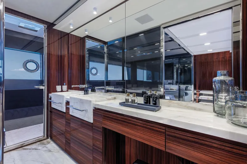 Slide: The Image of Riva 88' Folgore 2027 - 45