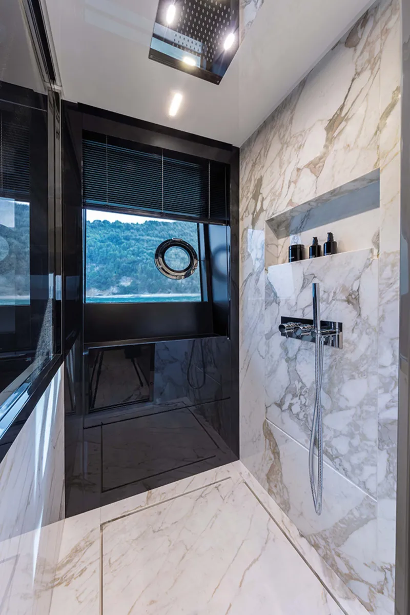 Slide: The Image of Riva 88' Folgore 2027 - 46