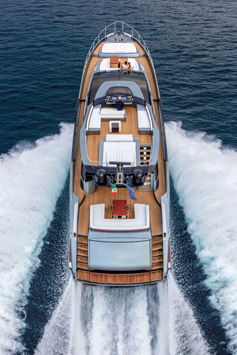 Slide: The Image of Riva 88' Folgore 2027 - 6