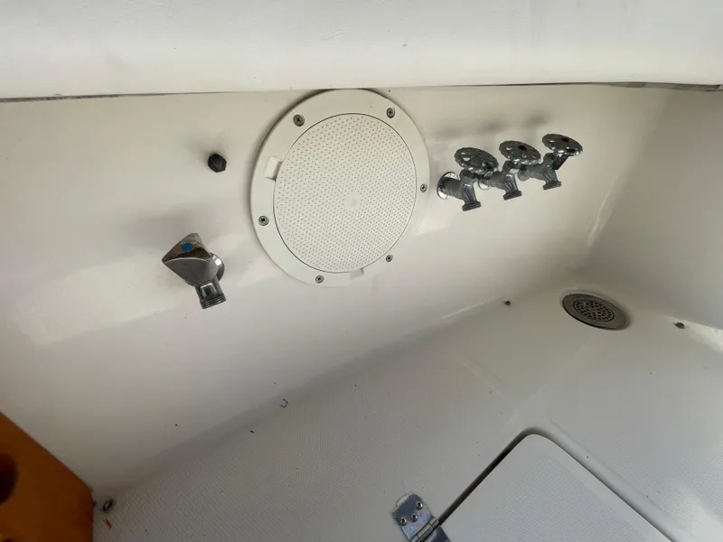 Slide: The Image of 1989 Bayliner 3288 boat interior with speaker and control knobs. - 28