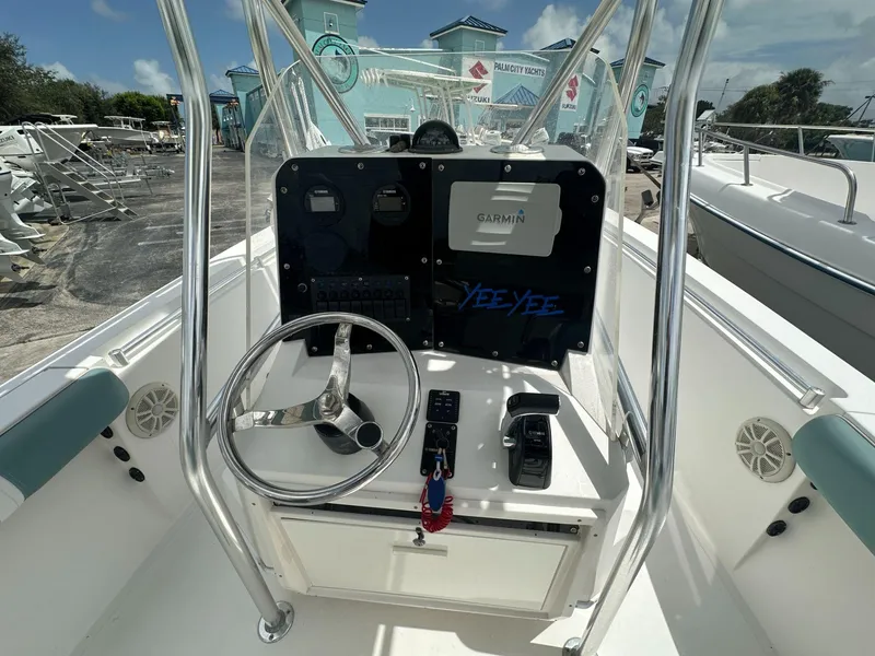 Slide: The Image of 2007 Contender 21 Open boat console with Garmin navigation system and steering wheel. - 4