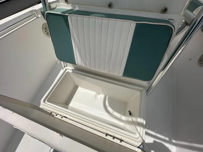 Slide: The Image of Contender 21 Open 2007 boat seat with storage compartment open. - 8
