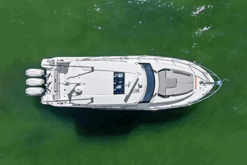 Slide: The Image of Boston Whaler 365 Conquest 2025 - 18