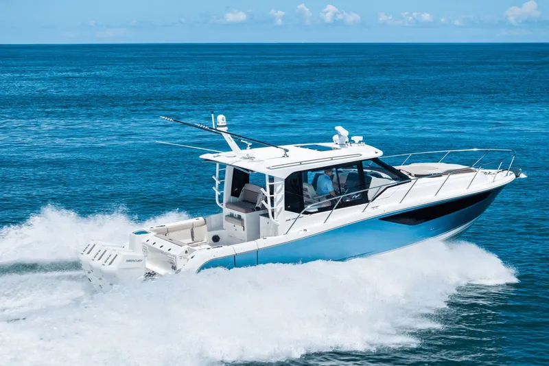 Slide: The Image of Boston Whaler 365 Conquest 2025 - 23