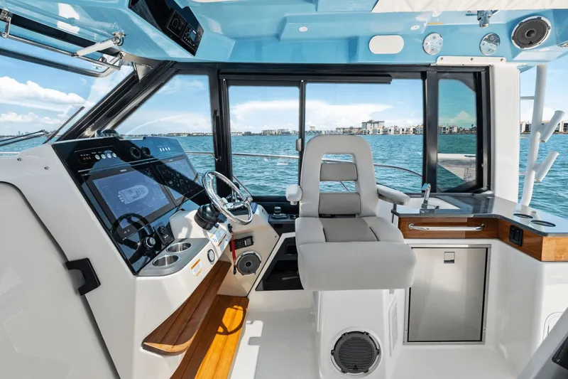 Slide: The Image of Boston Whaler 365 Conquest 2025 - 71