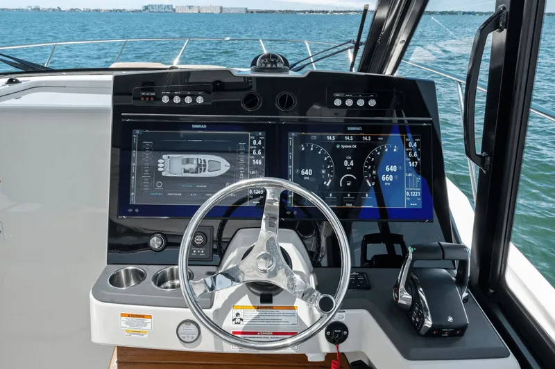 Slide: The Image of Boston Whaler 365 Conquest 2025 - 76