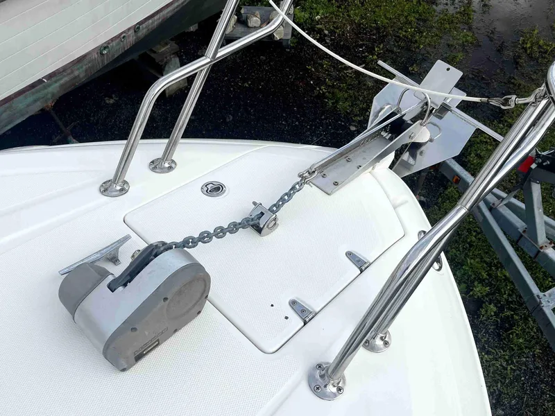 Slide: The Image of 2007 Chaparral 275 SSi boat anchor system with chain and railing. - 28