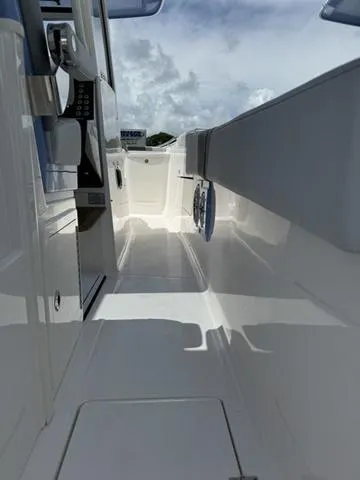 Slide: The Image of Robalo R360 Center Console 2025 - 13