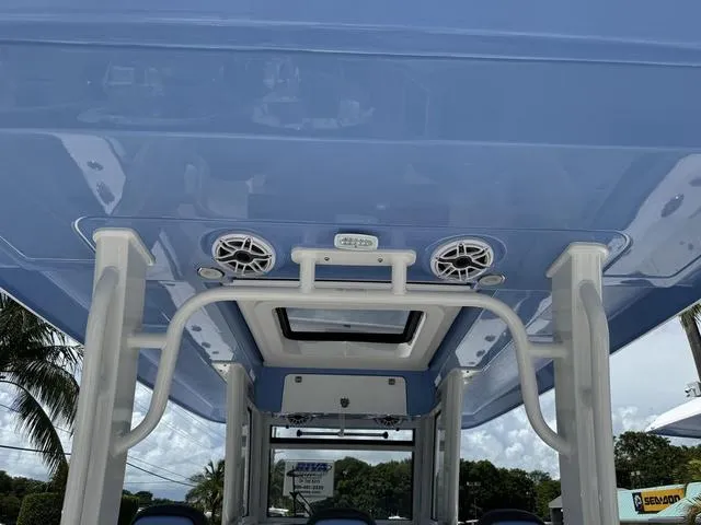 Slide: The Image of Robalo R360 Center Console 2025 - 15