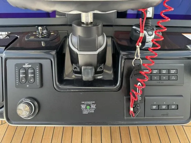 Slide: The Image of Robalo R360 Center Console 2025 - 21