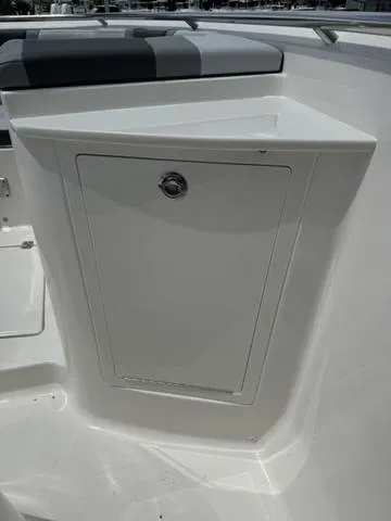 Slide: The Image of Robalo R360 Center Console 2025 - 38