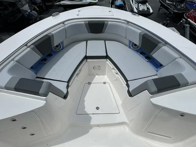 Slide: The Image of Robalo R360 Center Console 2025 - 40