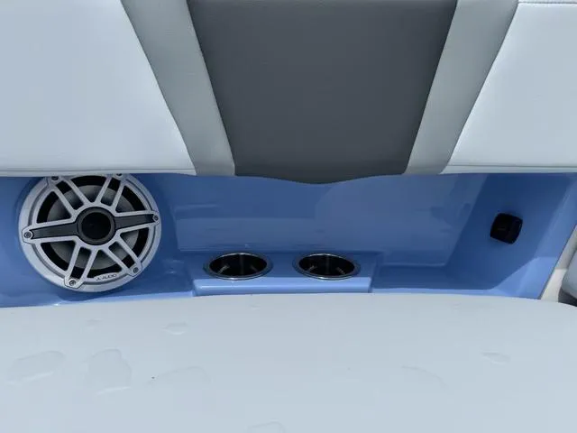 Slide: The Image of Robalo R360 Center Console 2025 - 42