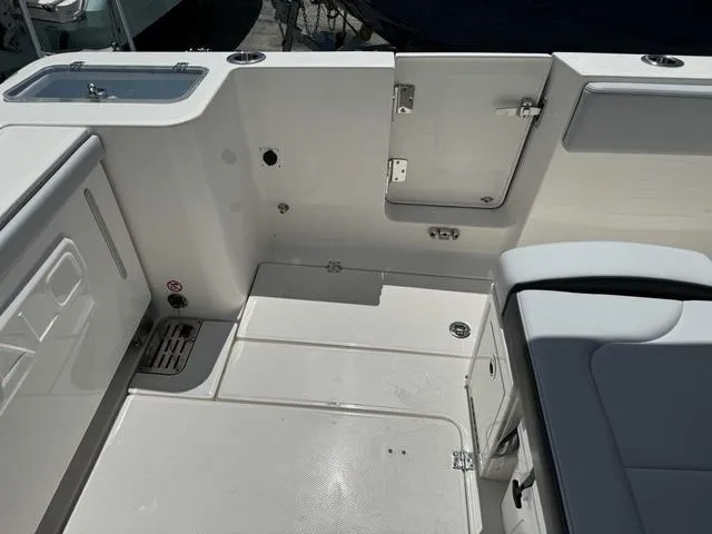 Slide: The Image of Robalo R360 Center Console 2025 - 8