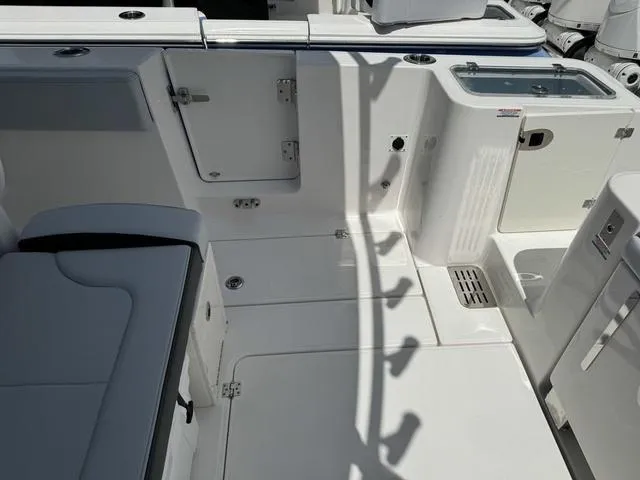 Slide: The Image of Robalo R360 Center Console 2025 - 9