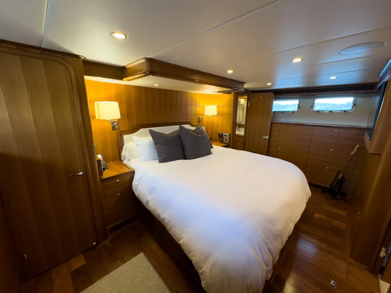 Slide: The Image of Outer Reef 720 Motoryacht 2022 - 51