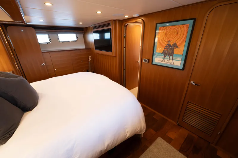 Slide: The Image of Outer Reef 720 Motoryacht 2022 - 52