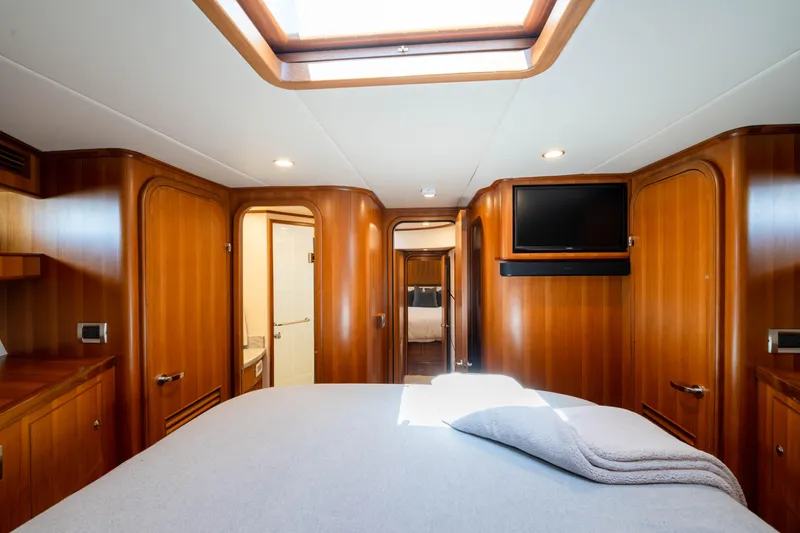 Slide: The Image of Outer Reef 720 Motoryacht 2022 - 54