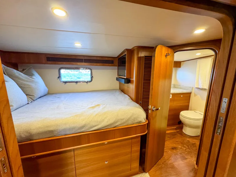 Slide: The Image of Outer Reef 720 Motoryacht 2022 - 56