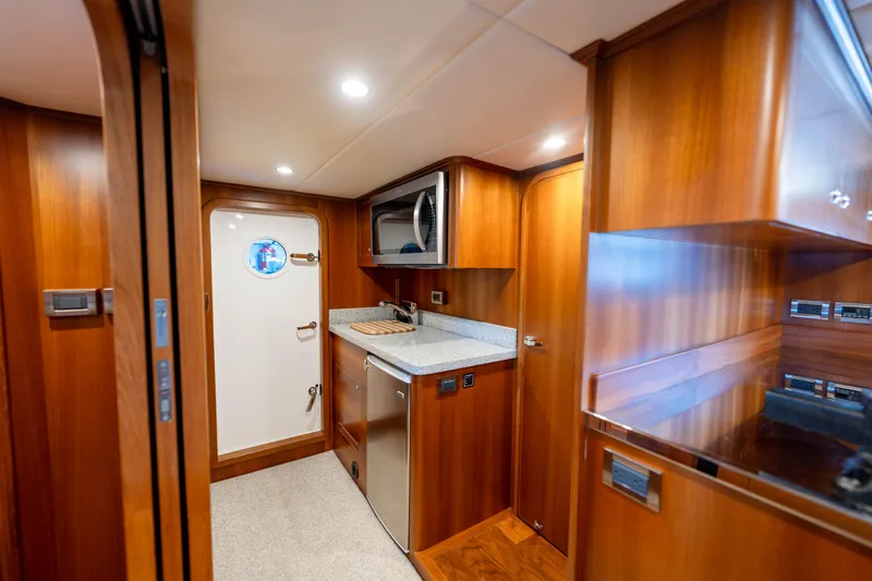 Slide: The Image of Outer Reef 720 Motoryacht 2022 - 59