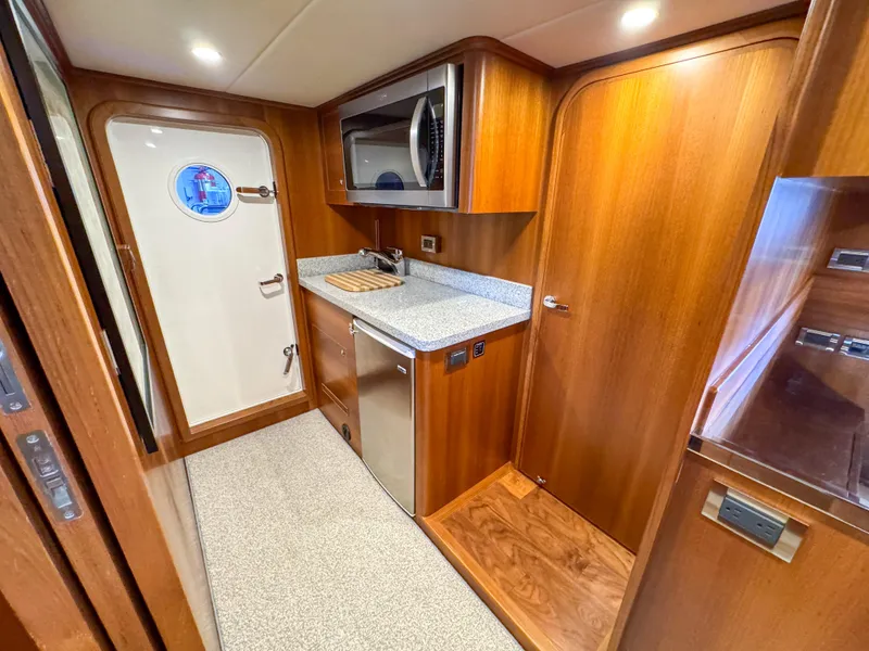 Slide: The Image of Outer Reef 720 Motoryacht 2022 - 61