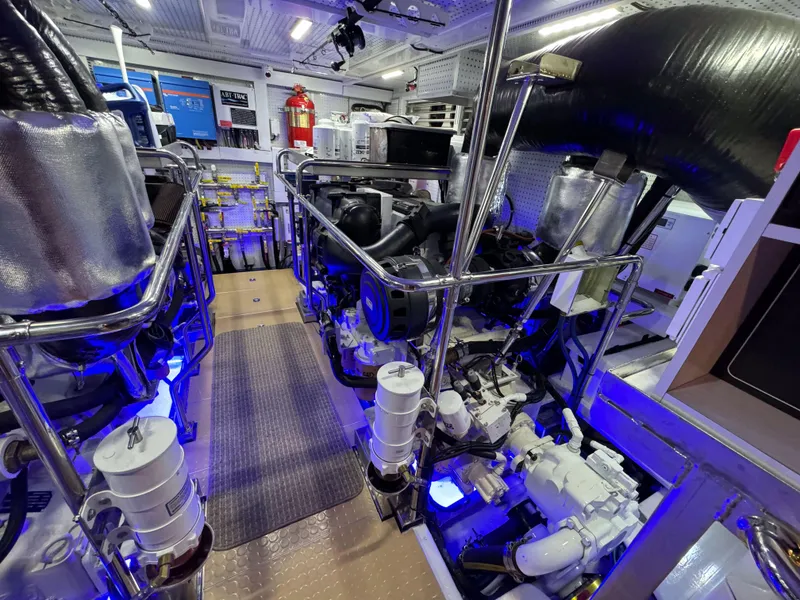 Slide: The Image of Outer Reef 720 Motoryacht 2022 - 67