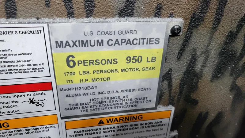 Slide: The Image of 2025 Xpress H210 Bay capacity label: 6 persons, 950 lbs, 175 HP motor. - 17