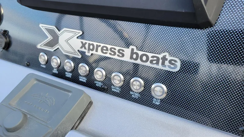 Slide: The Image of Control panel of 2025 Xpress H22 Bay boat with Yamaha Vmax 200 SHO engine. - 22
