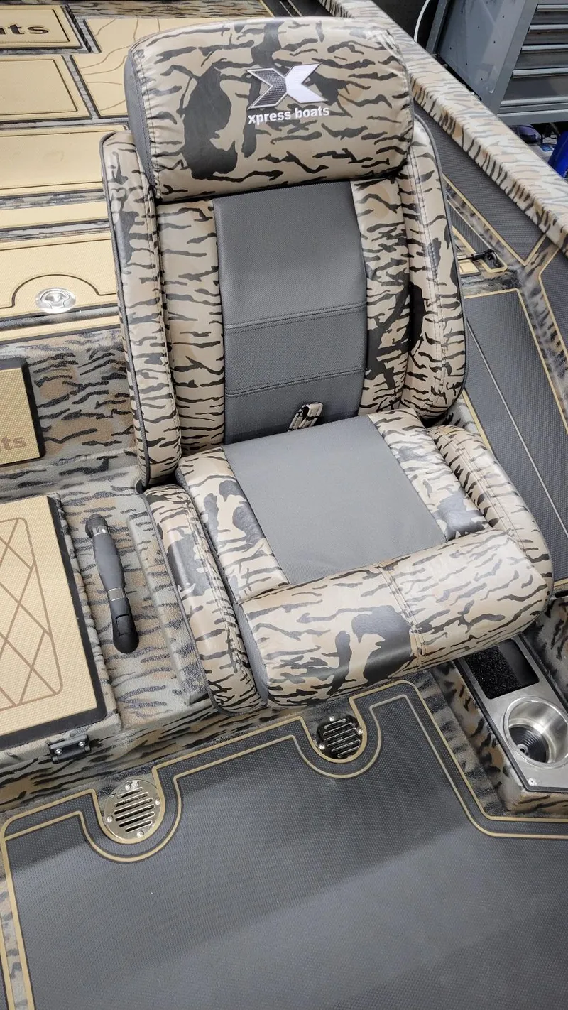 Slide: The Image of Camouflage seating in 2025 Xpress X19 Pro Bass boat with Yamaha Vmax 200. - 21