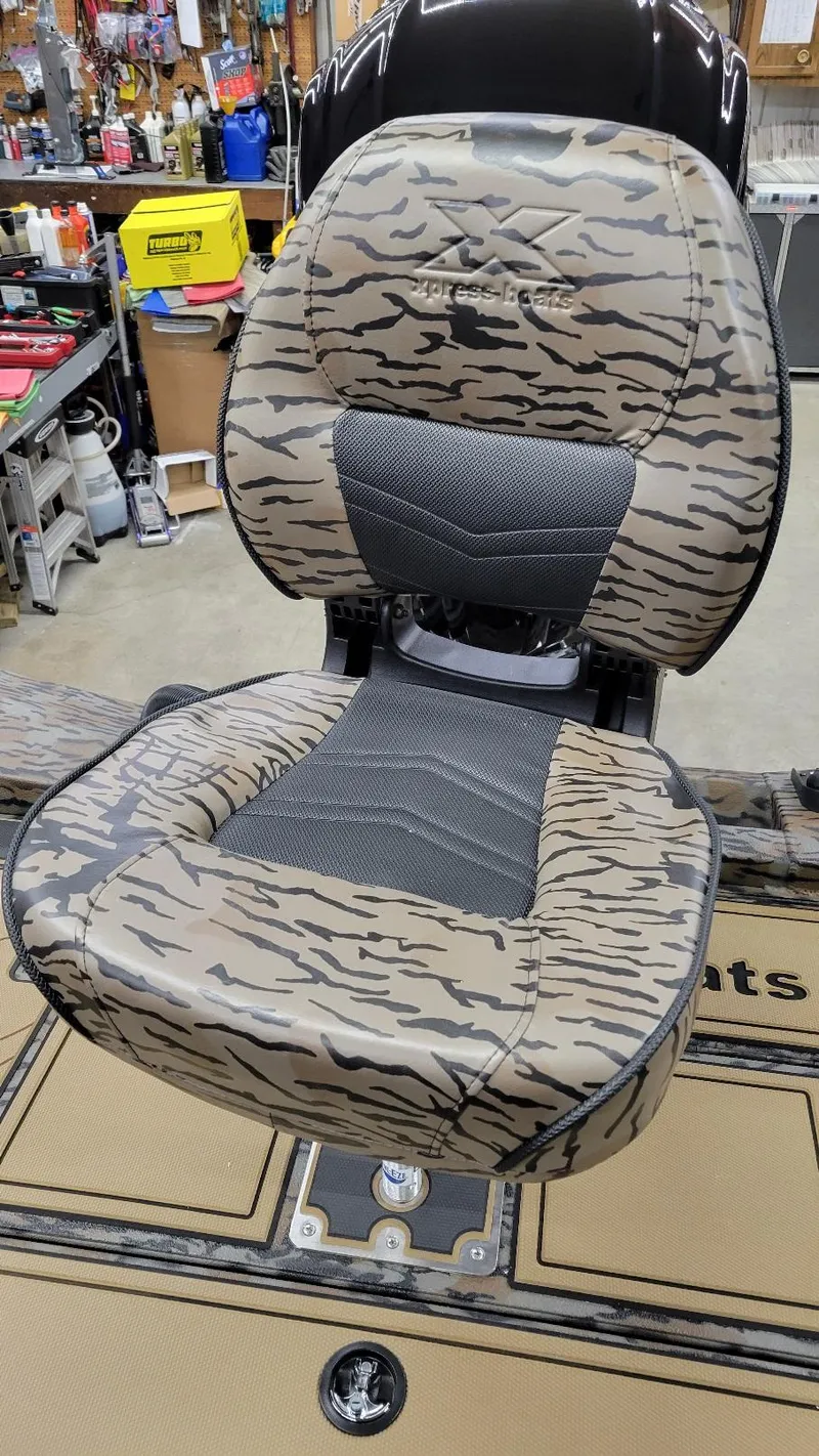 Slide: The Image of Camouflage seat of 2025 Xpress X19 Pro Bass boat with Yamaha Vmax 200 engine. - 4