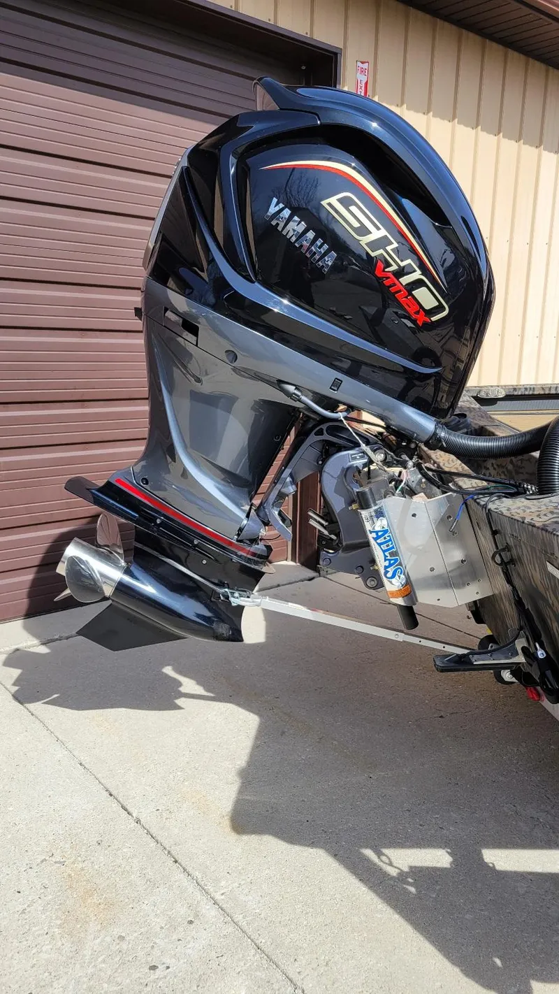 Slide: The Image of 2025 Xpress X19 Pro Bass boat with Yamaha 200 Vmax engine, in stock. - 3