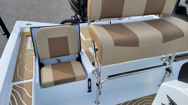 Slide: The Image of 2025 Xpress X23 Bay boat interior with Yamaha Vmax 200 SHO, featuring tan seating. - 10