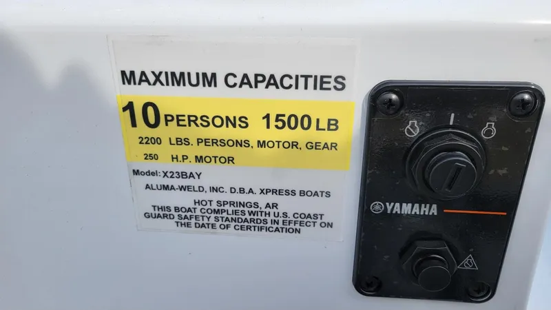 Slide: The Image of Xpress X23 Bay boat capacity label, 10 persons, 1500 lbs, Yamaha Vmax 200 SHO engine. - 11