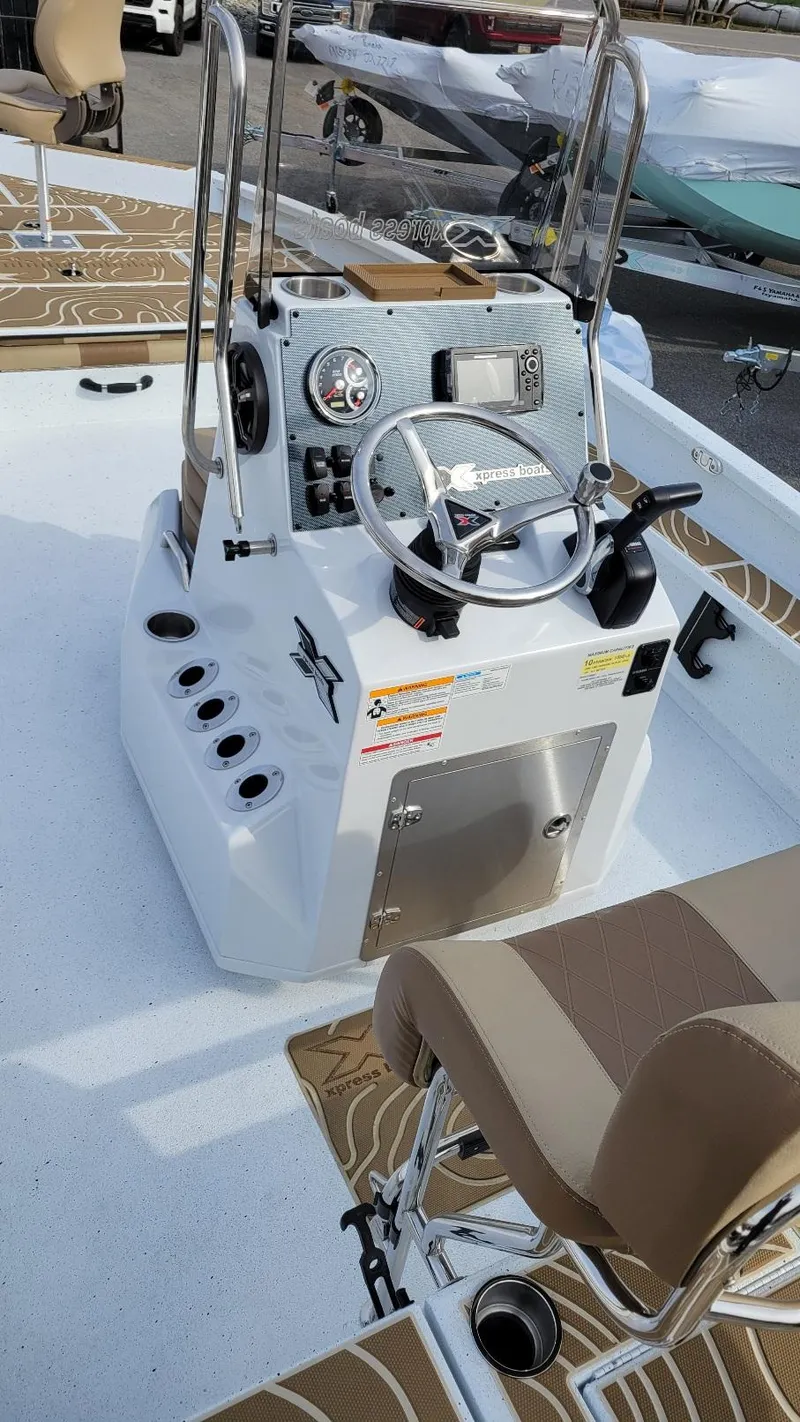 Slide: The Image of 2025 Xpress X23 Bay boat interior with Yamaha Vmax 200 SHO, featuring steering console and seating. - 12
