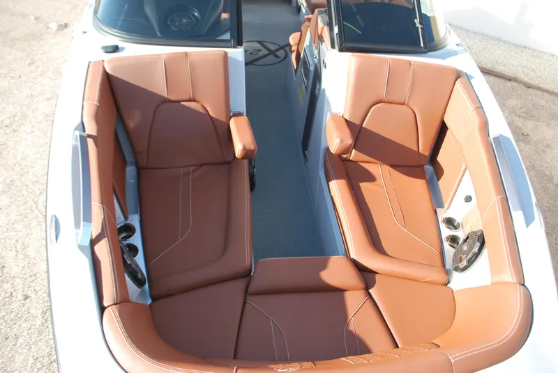 Slide: The Image of MasterCraft X24 2022 - 18