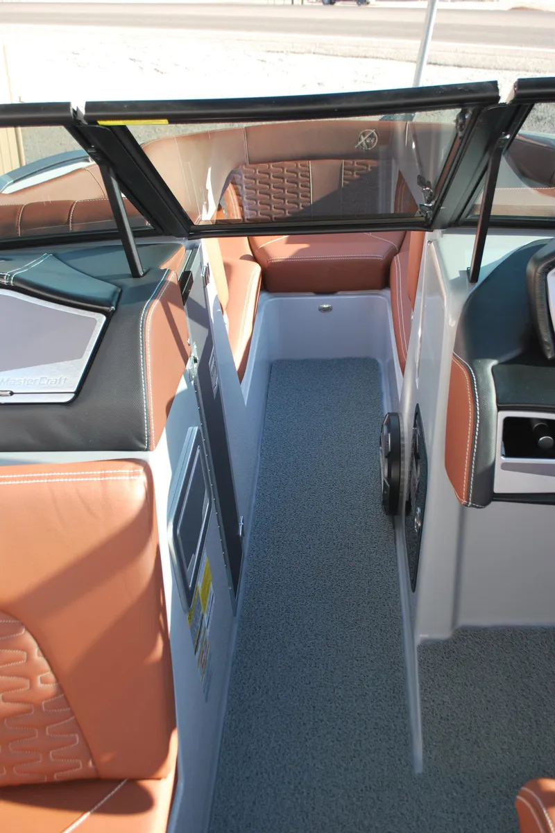 Slide: The Image of MasterCraft X24 2022 - 5