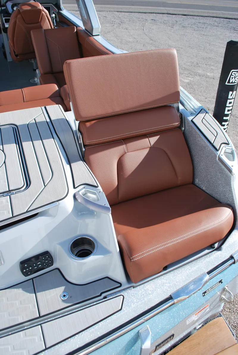 Slide: The Image of MasterCraft X24 2022 - 7