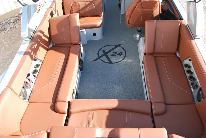 Slide: The Image of MasterCraft X24 2022 - 8