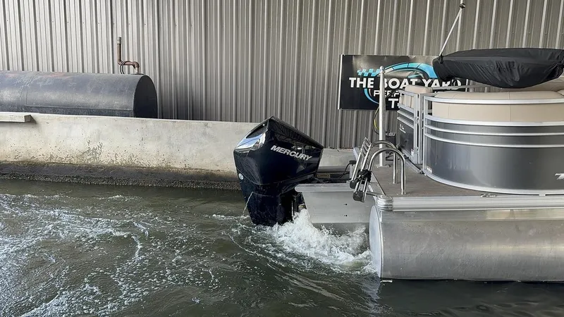 Slide: The Image of Sun Tracker Party Barge 22 RF XP3 2023 - 3