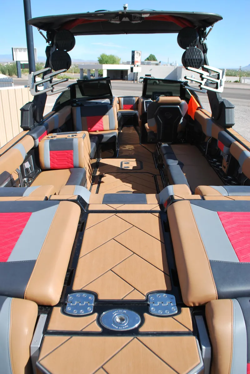 Slide: The Image of Malibu Wakesetter 26 LSV 2023 - 10