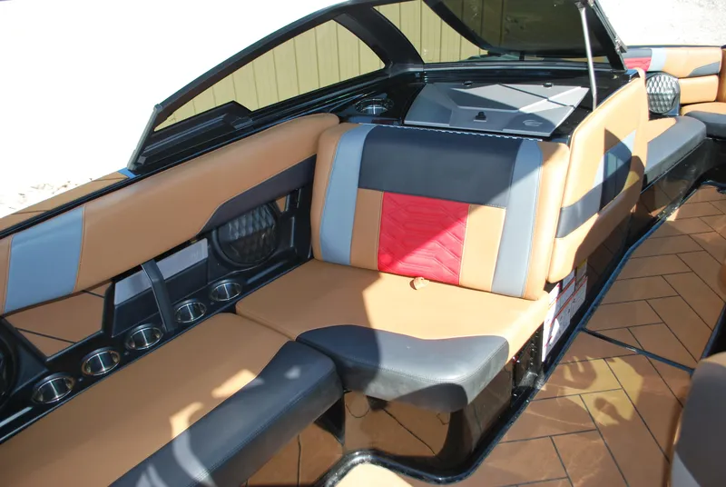 Slide: The Image of Malibu Wakesetter 26 LSV 2023 - 13