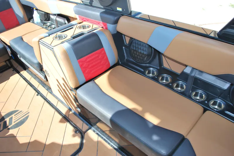 Slide: The Image of Malibu Wakesetter 26 LSV 2023 - 14