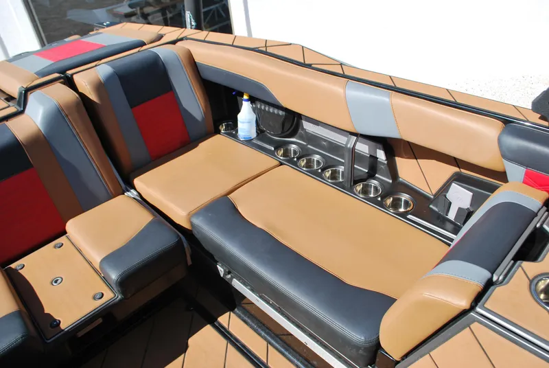 Slide: The Image of Malibu Wakesetter 26 LSV 2023 - 15